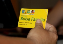 Bolsa Família é o mesmo que “Bolsa Esmola”? 1328551188bolsafamliaiiveculos2